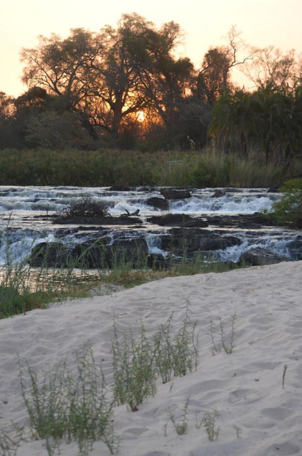 White Sands Lodge Divundu Bagian luar foto