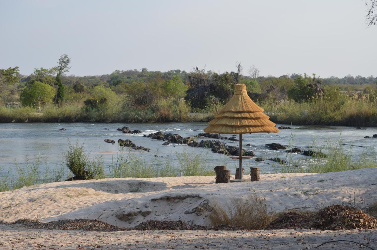 White Sands Lodge Divundu Bagian luar foto